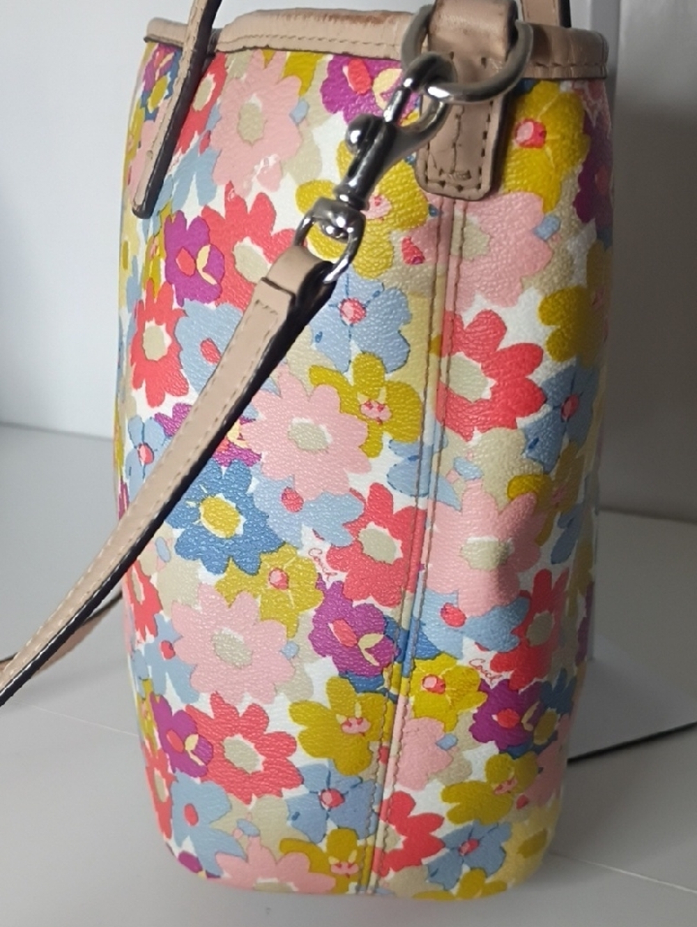 Coach Heritage Floral Print City Tote Crossbody  style number F28908. - Picture 6 of 11